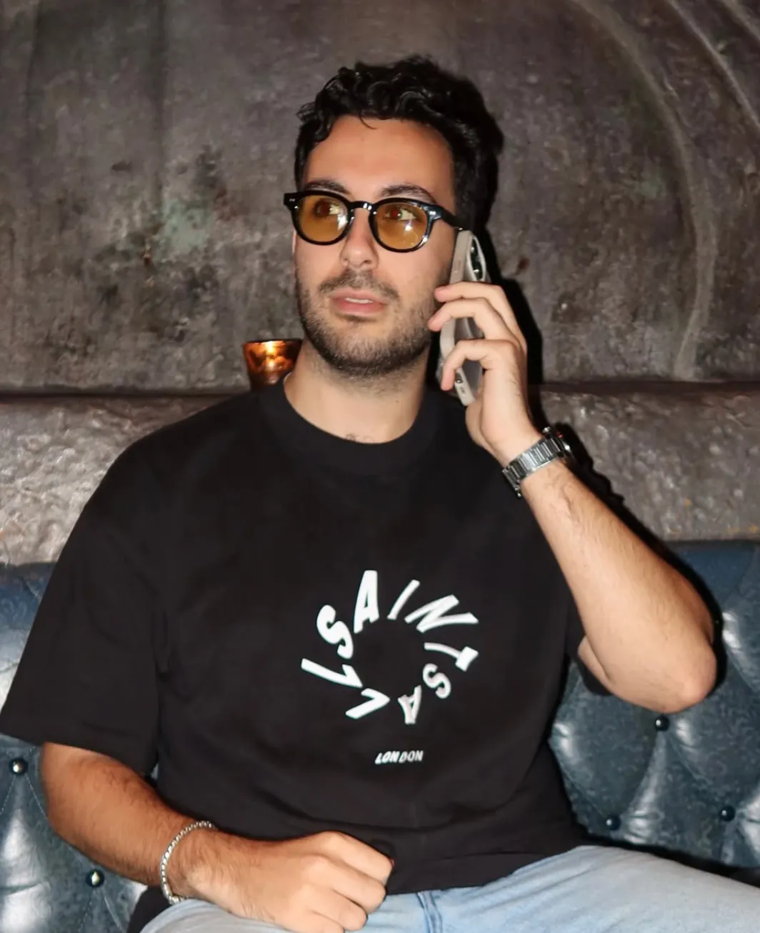Kutay Kotan telefonla görüşürken
